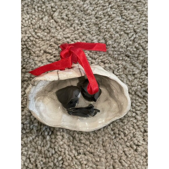 Vintage Nativity Scene Diorama Inside shell Christmas Ornament - Picture 3 of 6